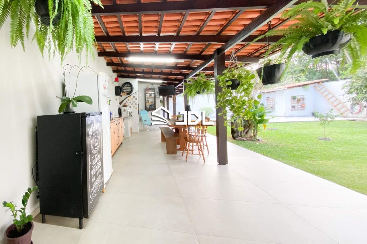 Casa à venda no bairro Velha Central: 