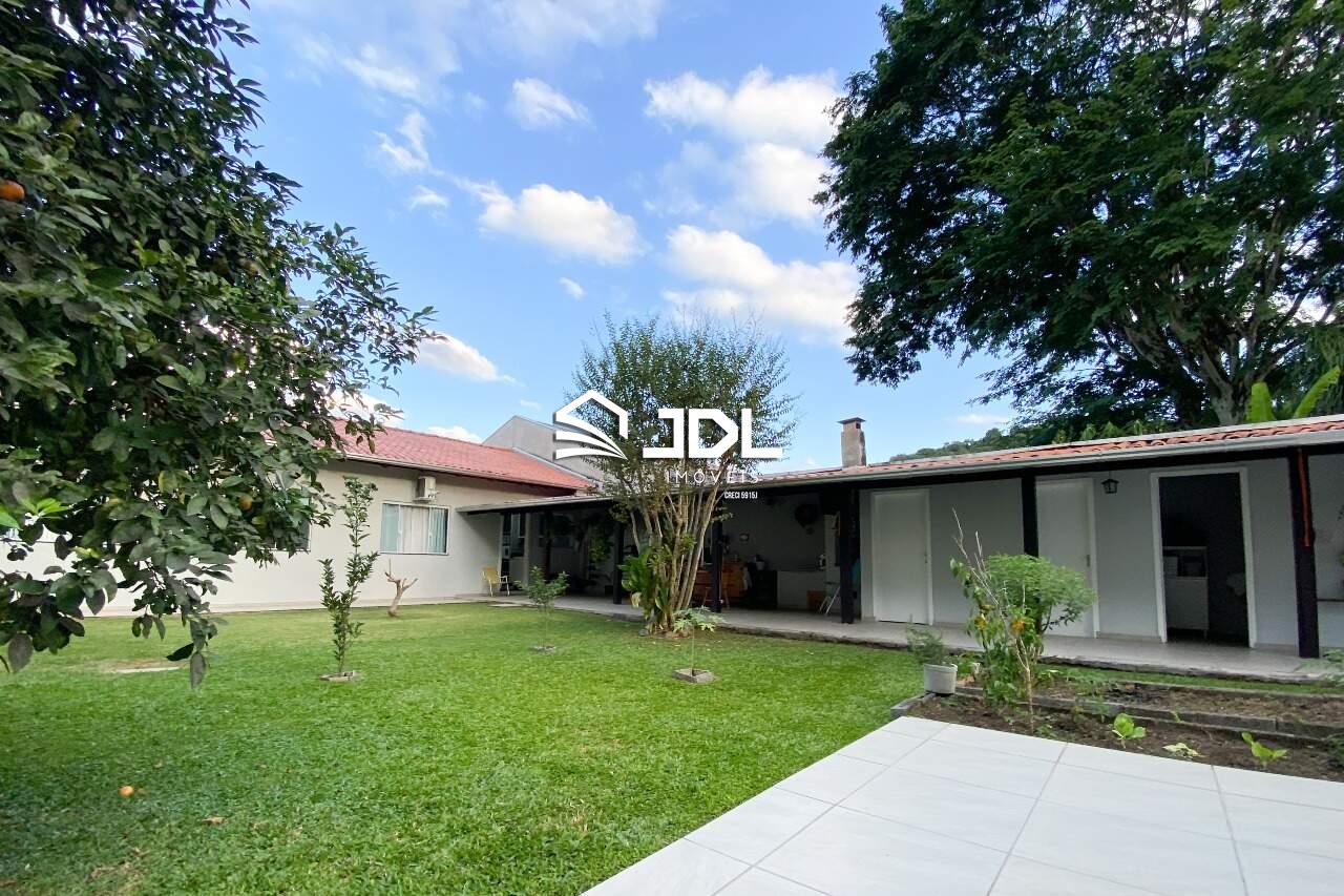 Casa à venda no bairro Velha Central: 