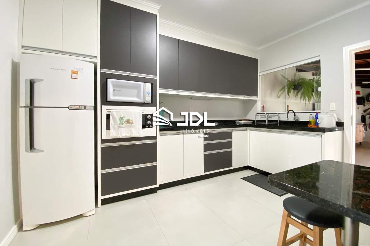 Casa à venda no bairro Velha Central: 