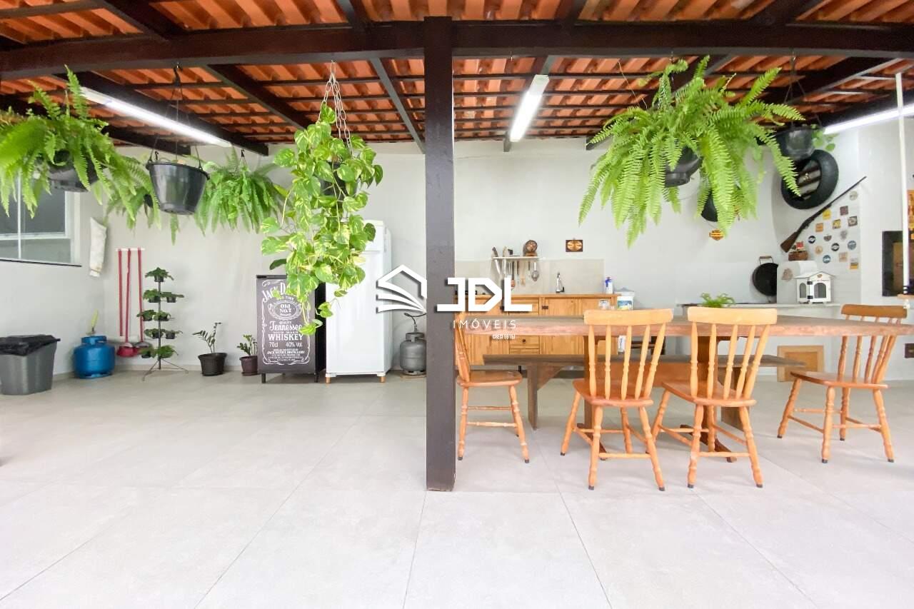 Casa à venda no bairro Velha Central: 