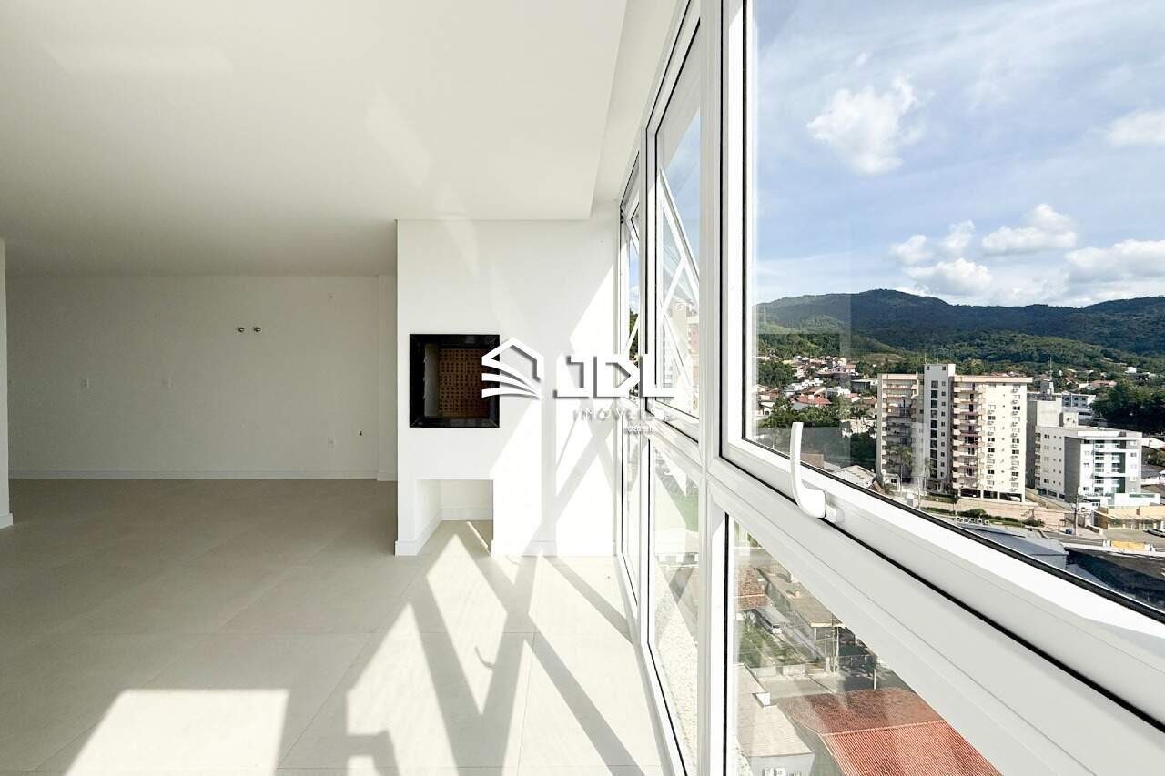 Apartamento à venda no bairro Velha: 