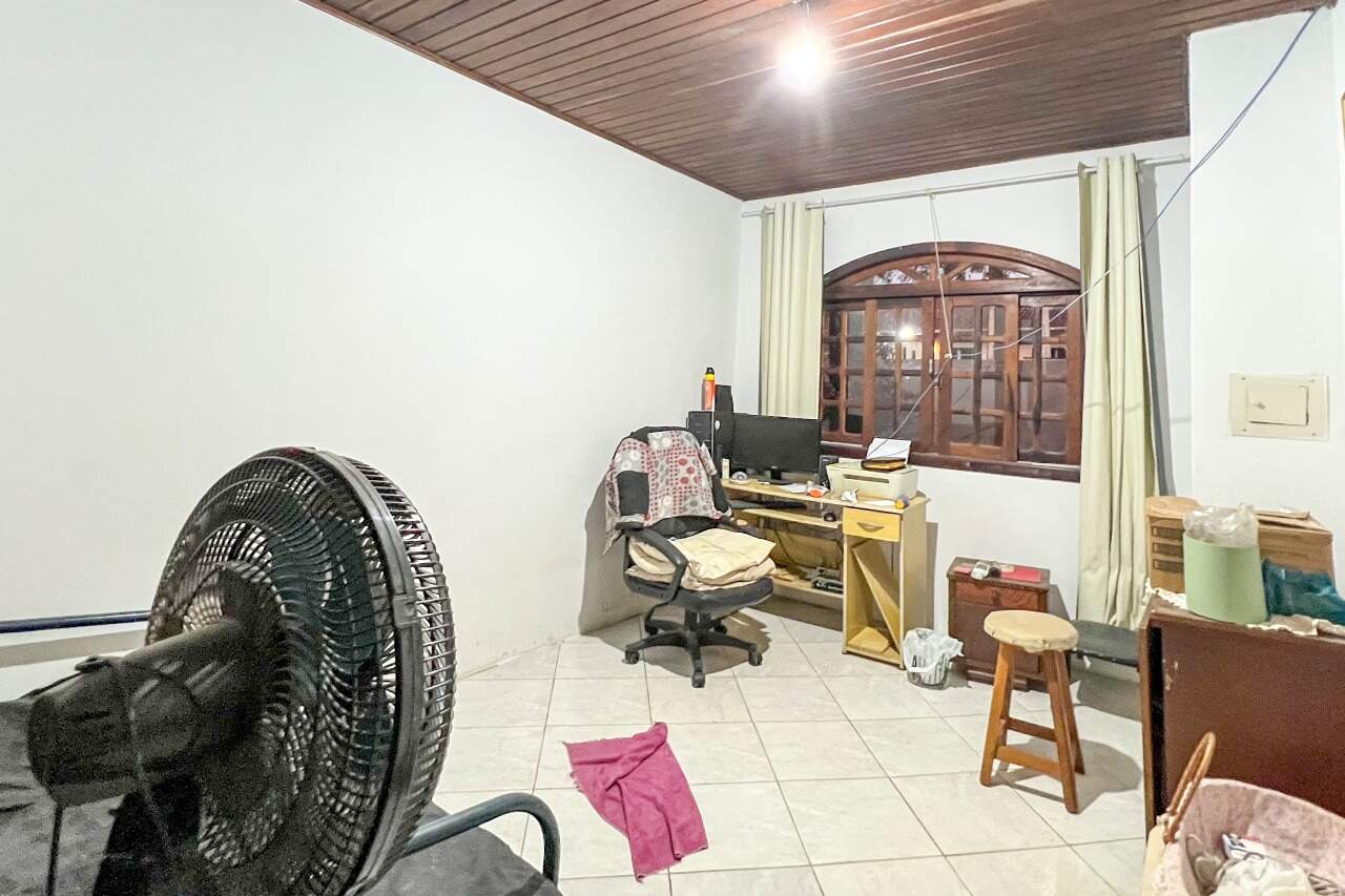 Casa à venda no bairro Escola Agrícola: 