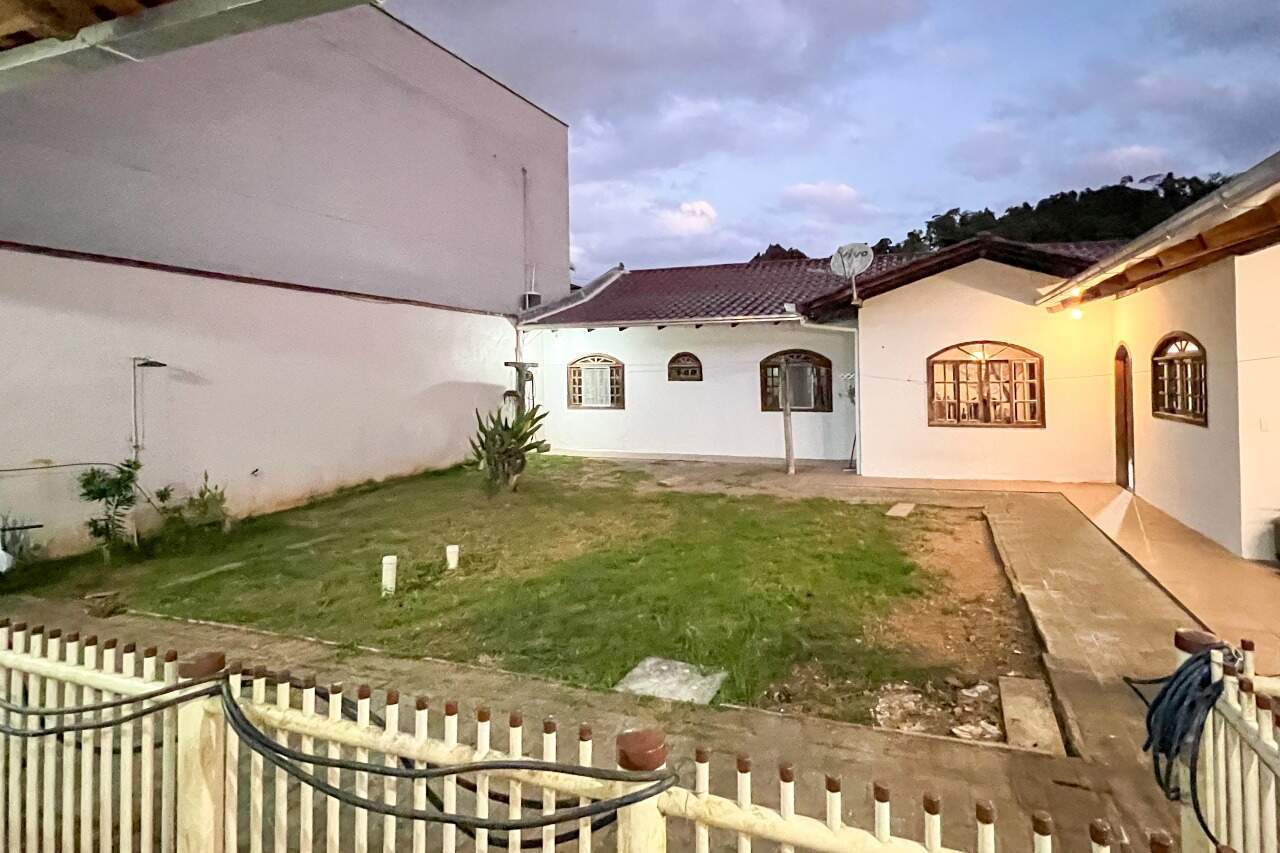 Casa à venda no bairro Escola Agrícola: 