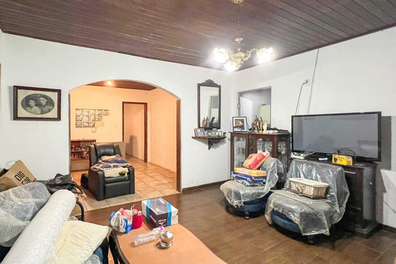 Casa à venda no bairro Escola Agrícola: 