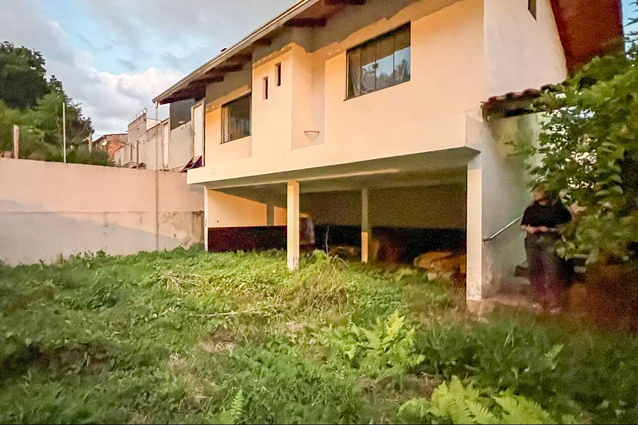 Casa à venda no bairro Escola Agrícola: 
