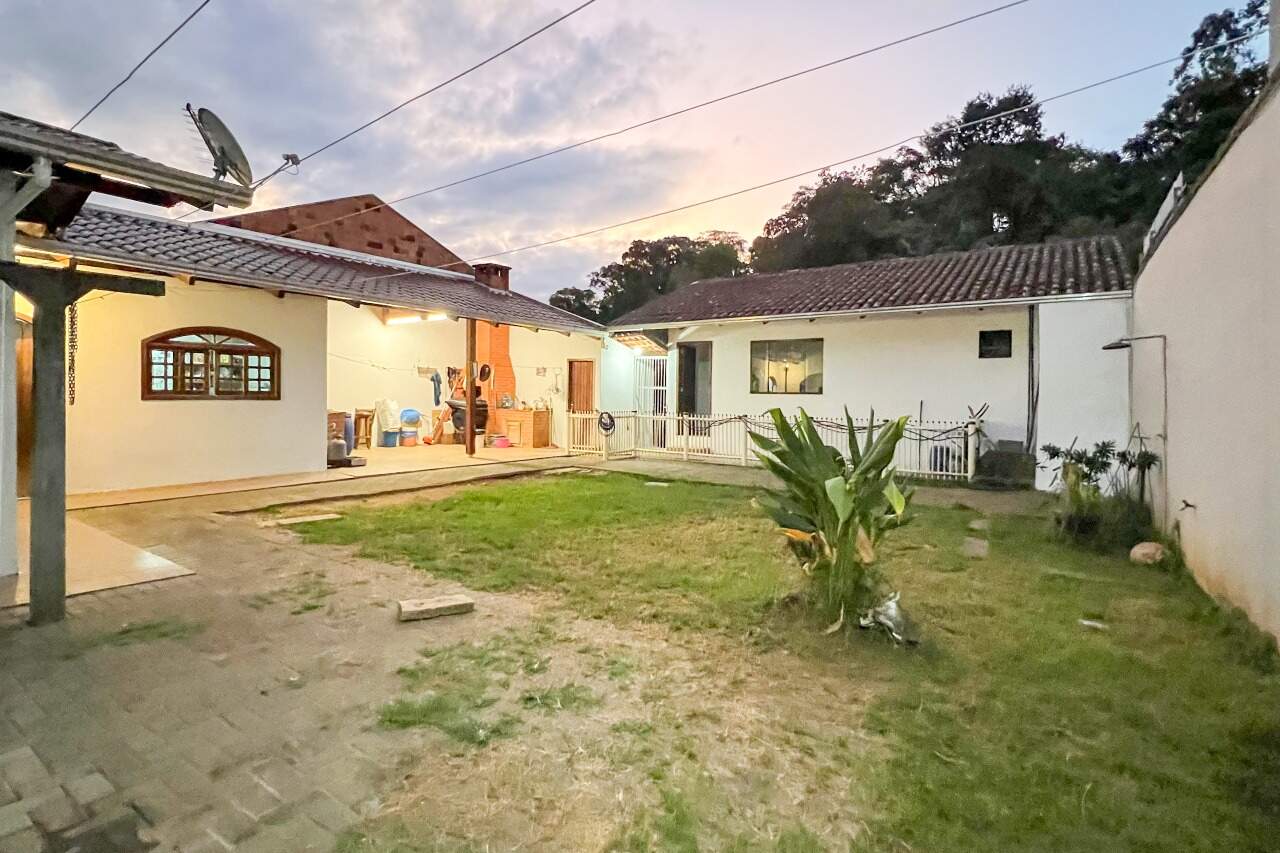 Casa à venda no bairro Escola Agrícola: 