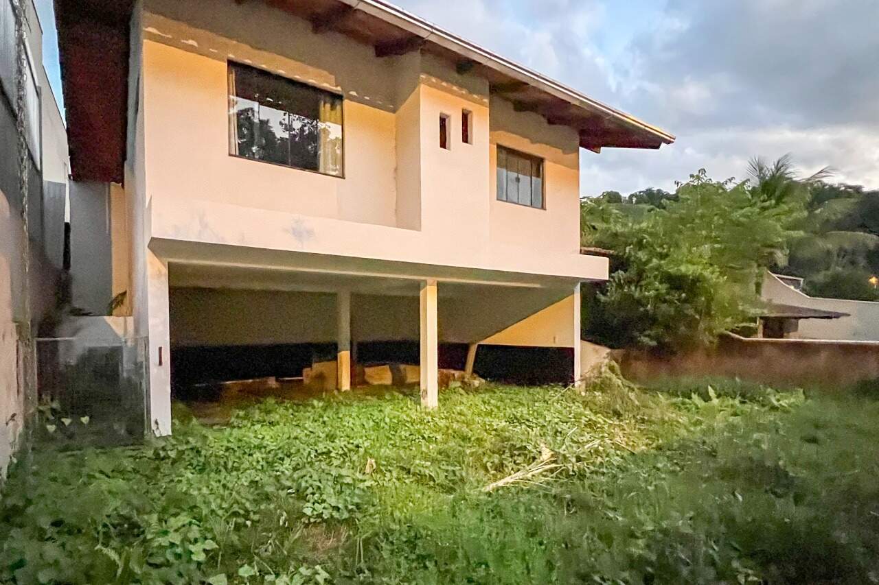 Casa à venda no bairro Escola Agrícola: 