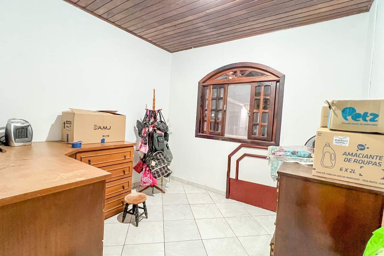 Casa à venda no bairro Escola Agrícola: 