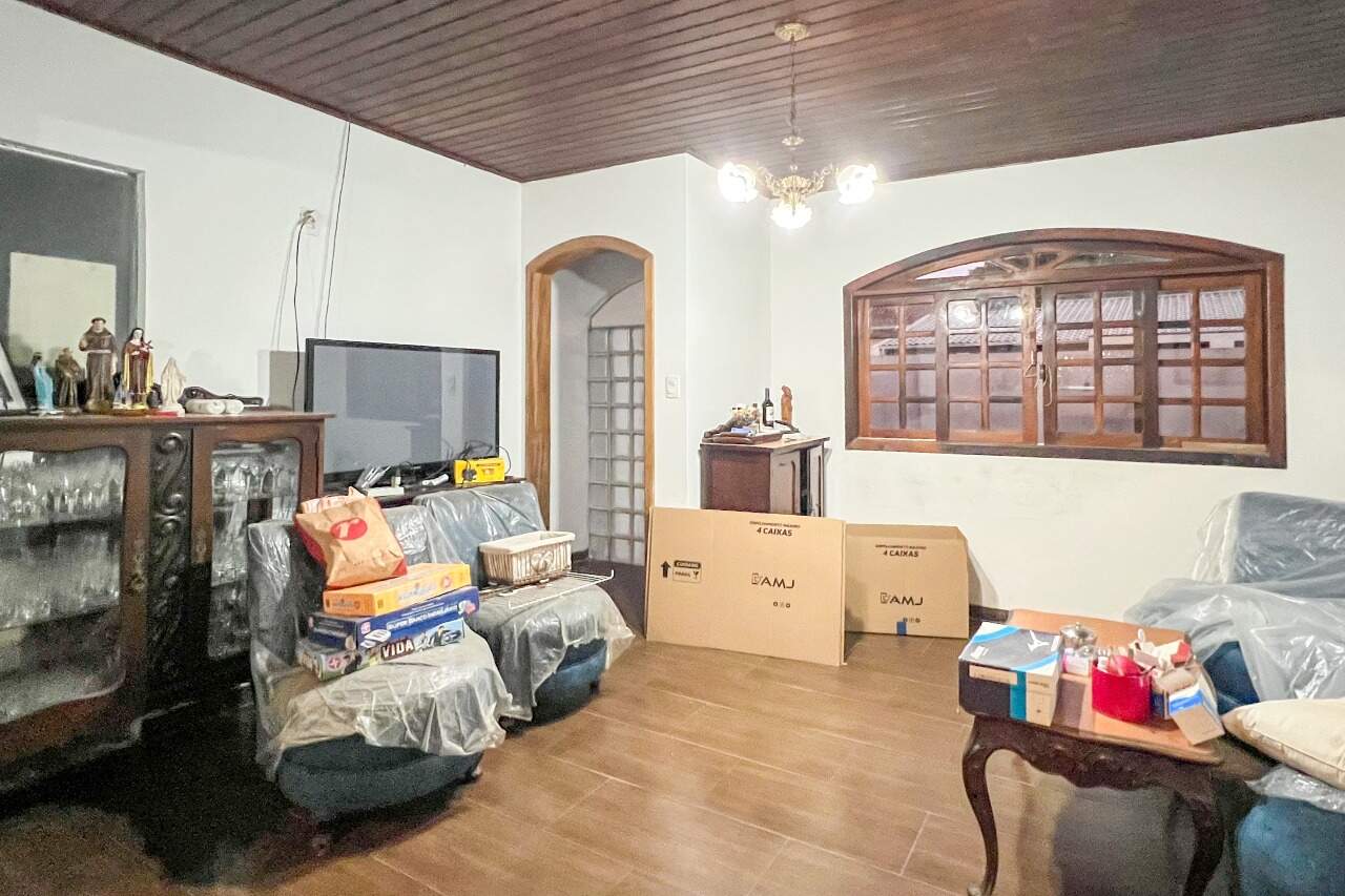 Casa à venda no bairro Escola Agrícola: 