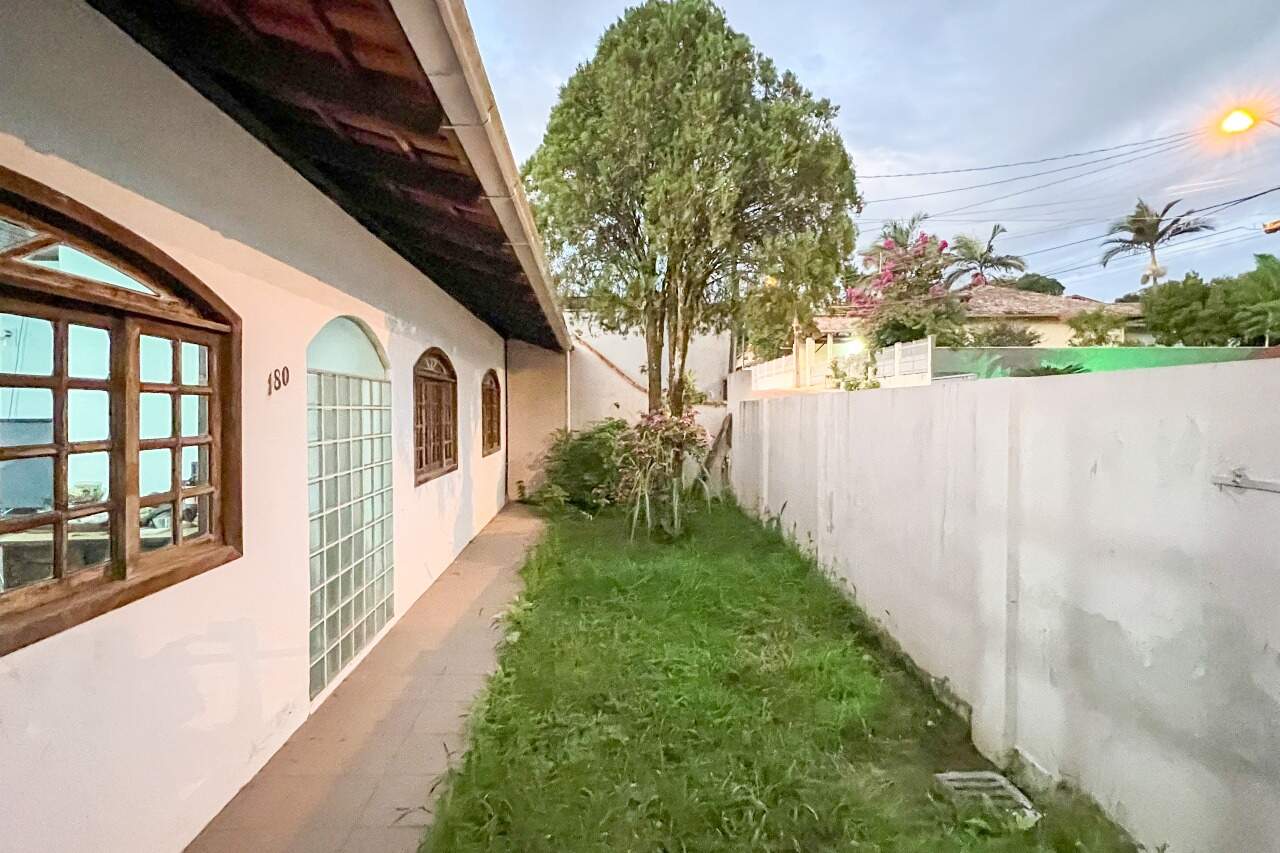 Casa à venda no bairro Escola Agrícola: 