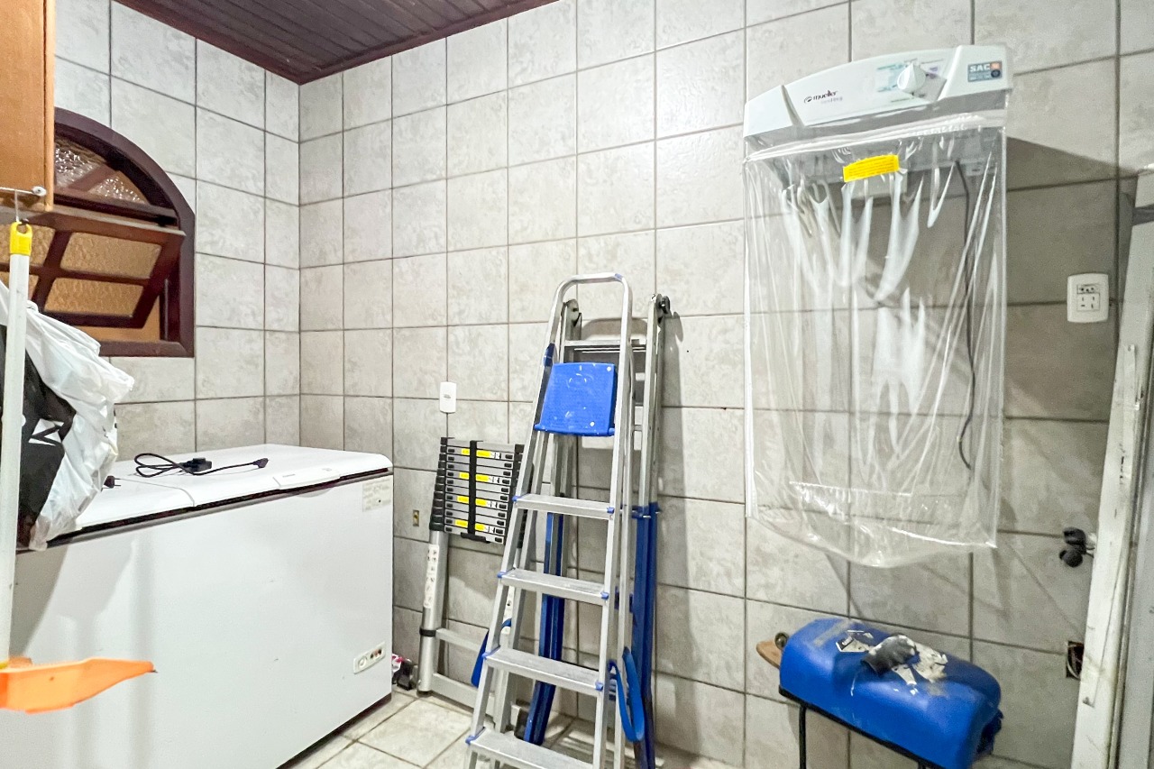 Casa à venda no bairro Escola Agrícola: 