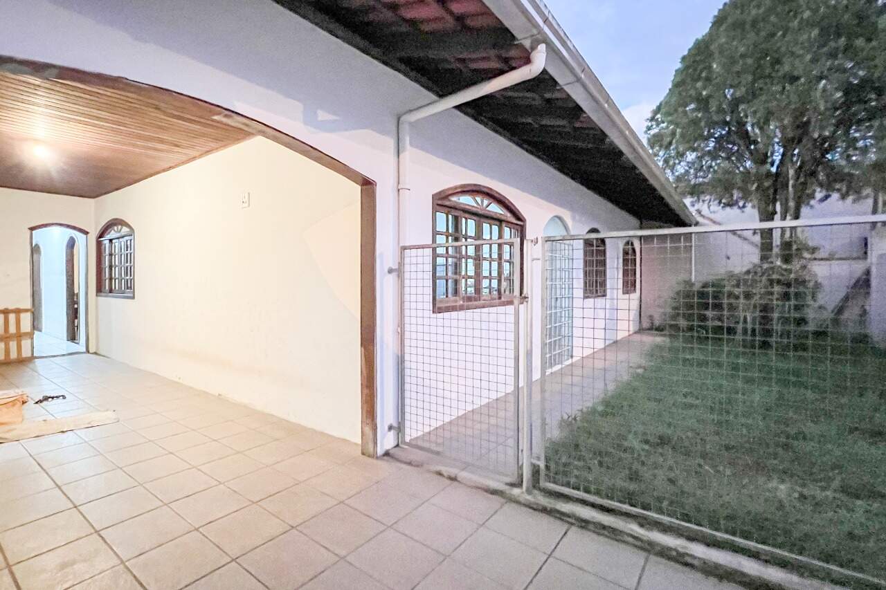 Casa à venda no bairro Escola Agrícola: 