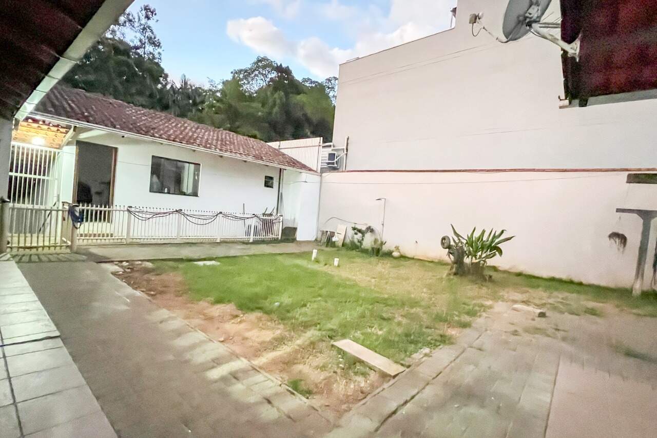 Casa à venda no bairro Escola Agrícola: 