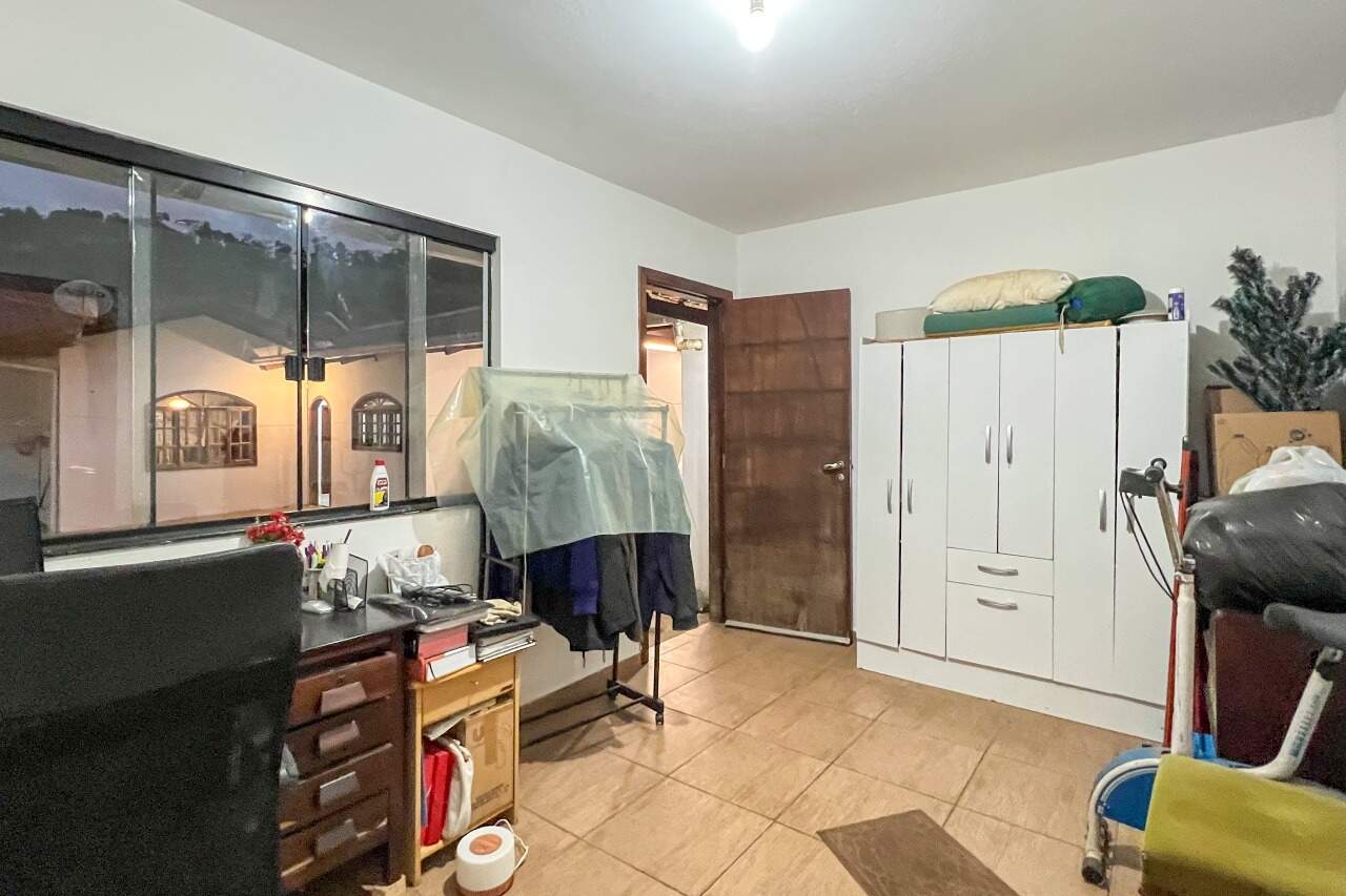 Casa à venda no bairro Escola Agrícola: 