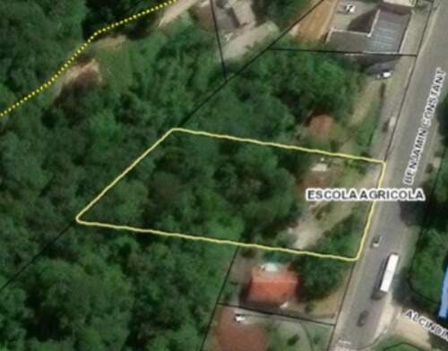 Terreno à venda no bairro Escola Agrícola: 