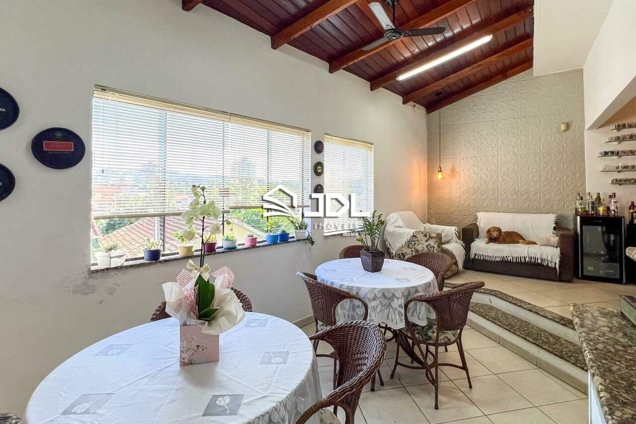 Casa à venda no bairro Velha: 