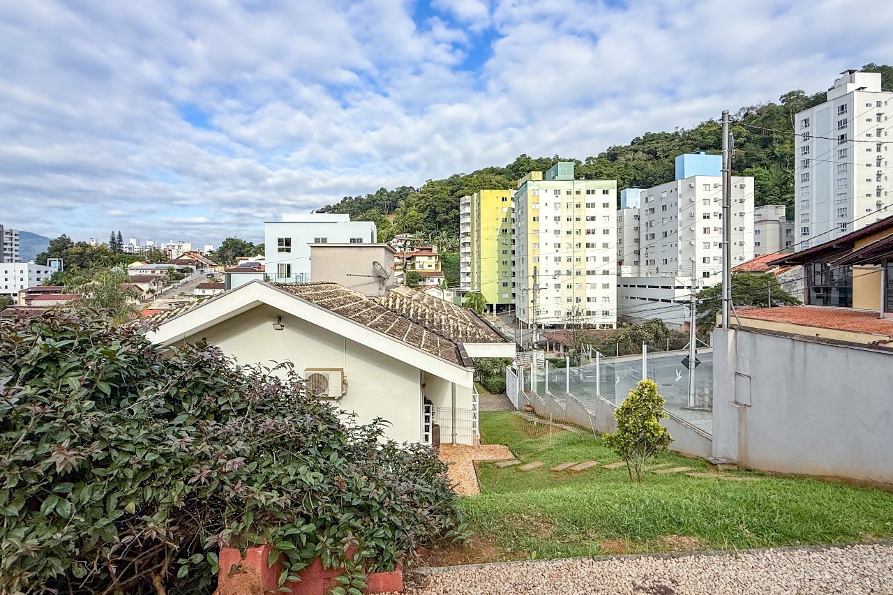 Casa à venda no bairro Itoupava Seca: 