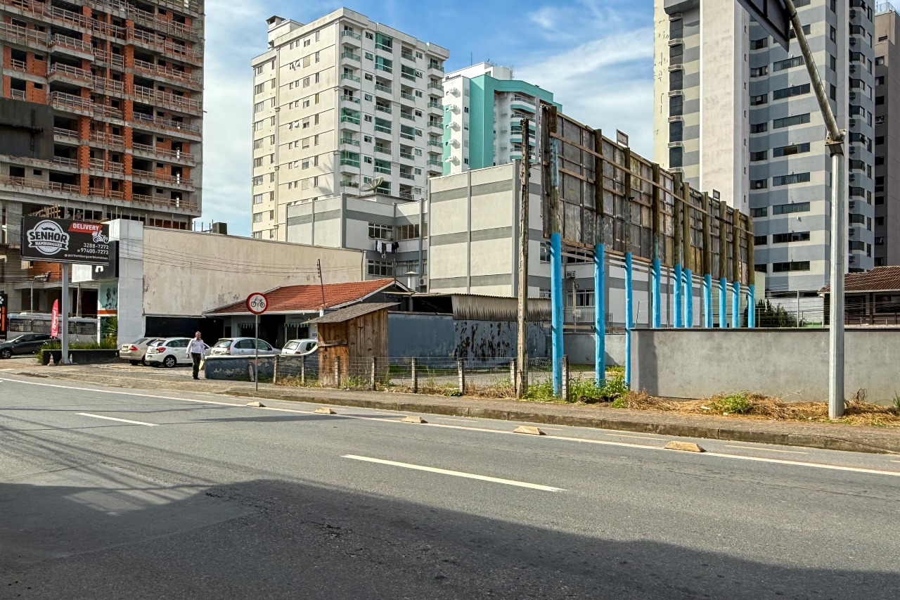 Terreno à venda no bairro Ponta Aguda: 
