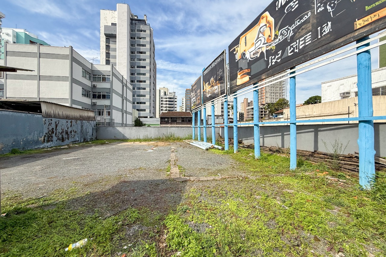 Terreno à venda no bairro Ponta Aguda: 
