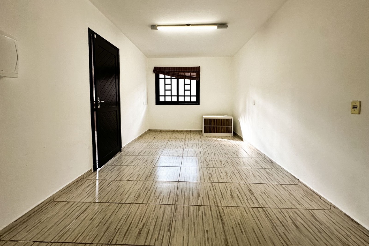 Casa à venda no bairro Escola Agrícola: 