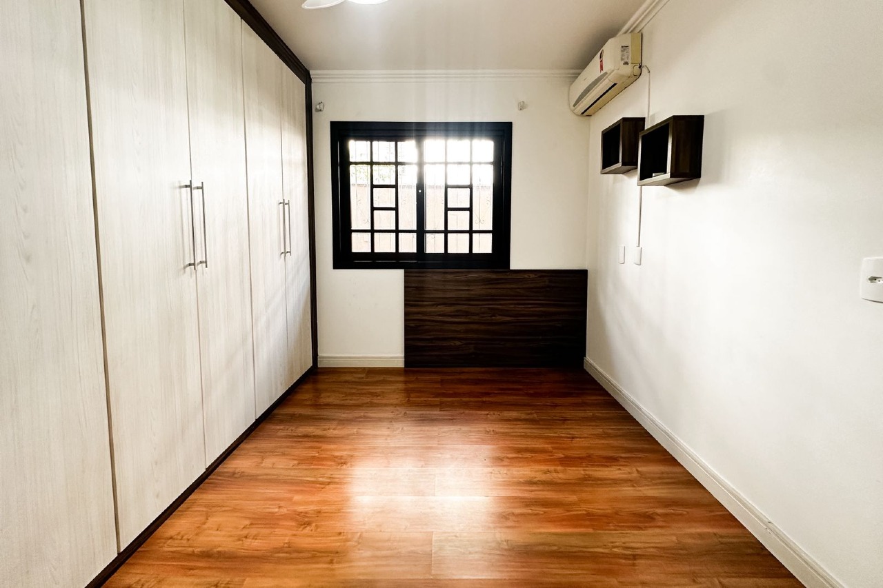 Casa à venda no bairro Escola Agrícola: 