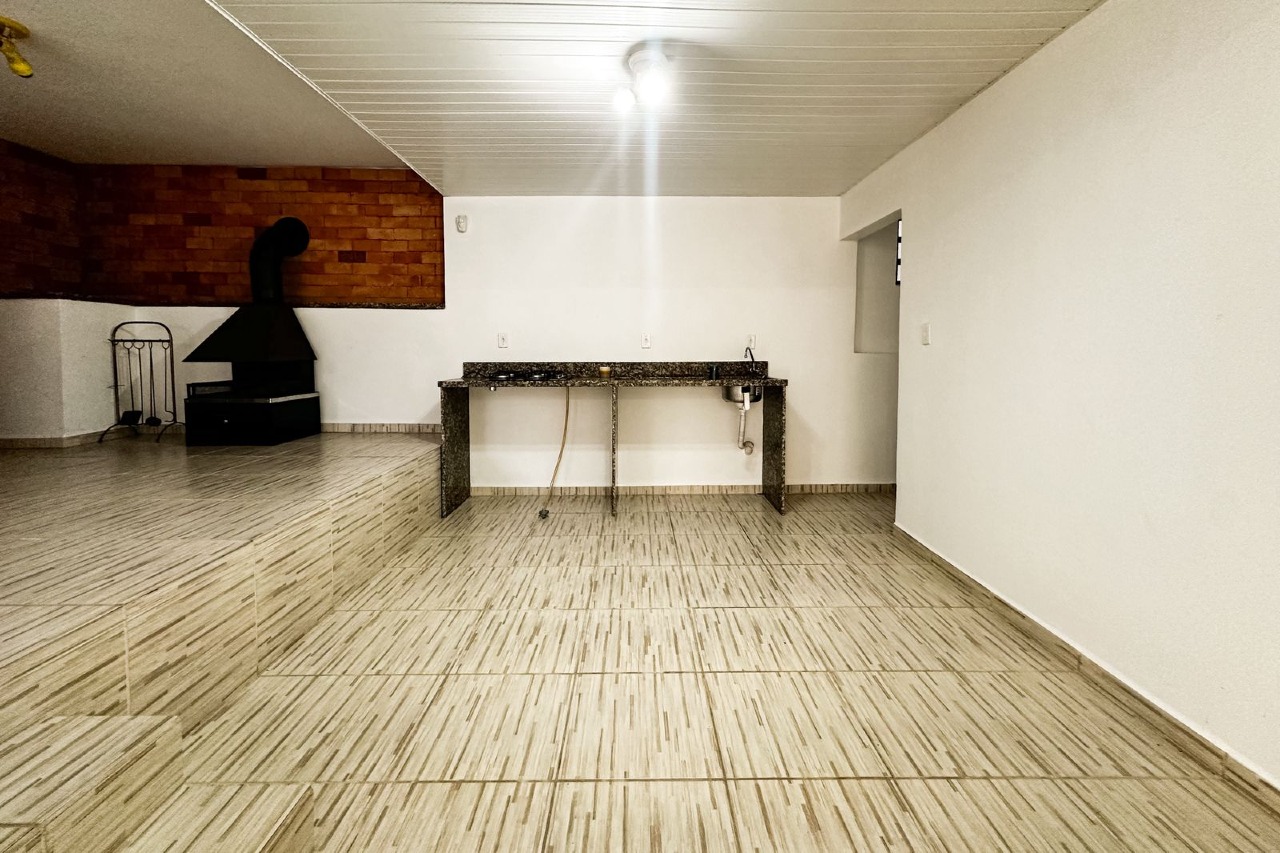 Casa à venda no bairro Escola Agrícola: 