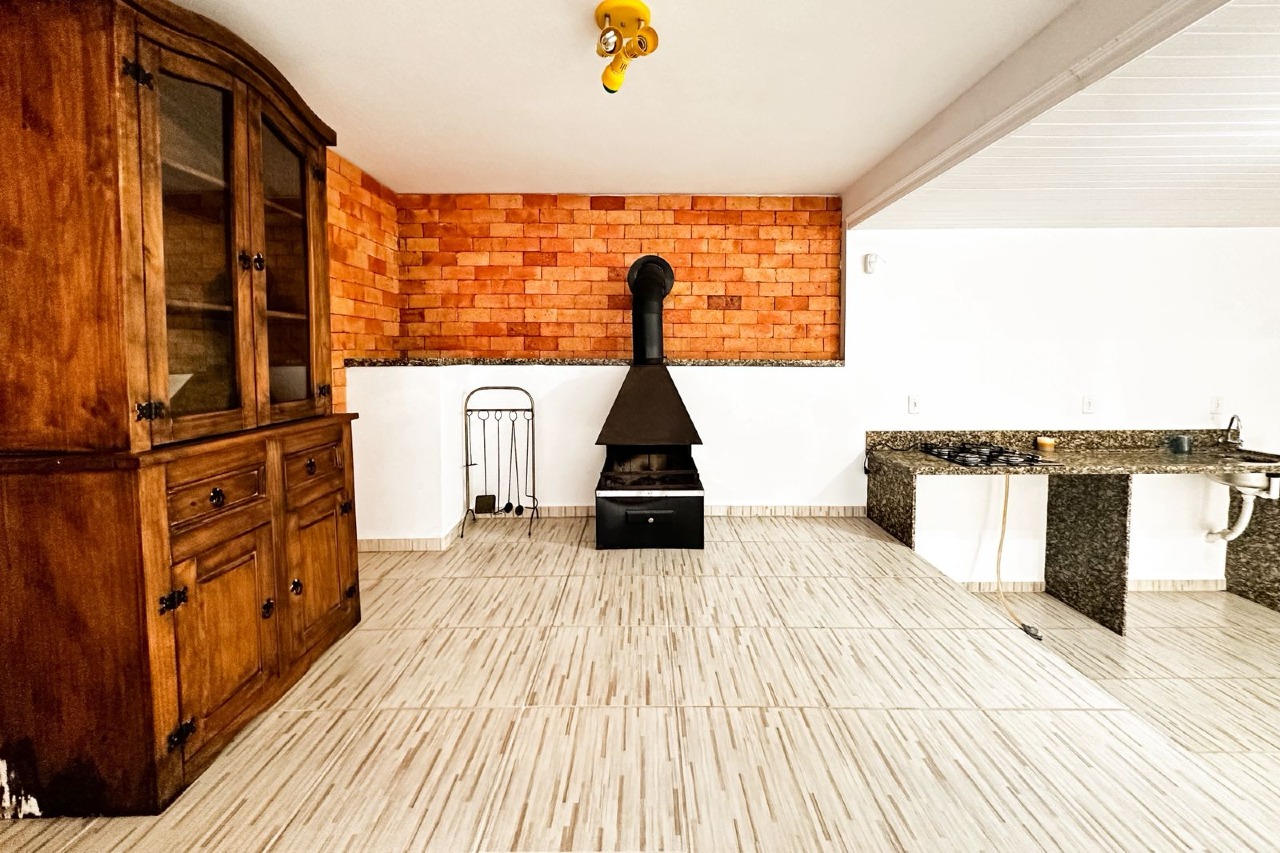 Casa à venda no bairro Escola Agrícola: 