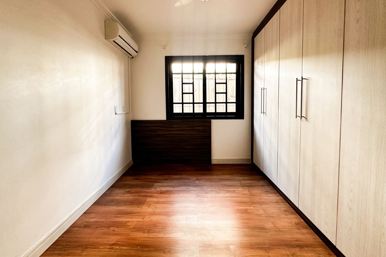 Casa à venda no bairro Escola Agrícola: 