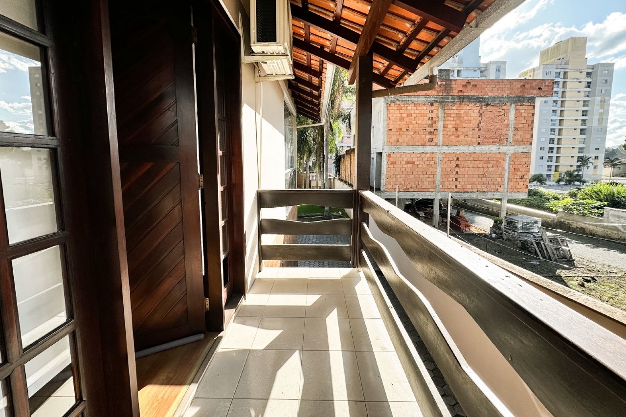 Casa à venda no bairro Escola Agrícola: 