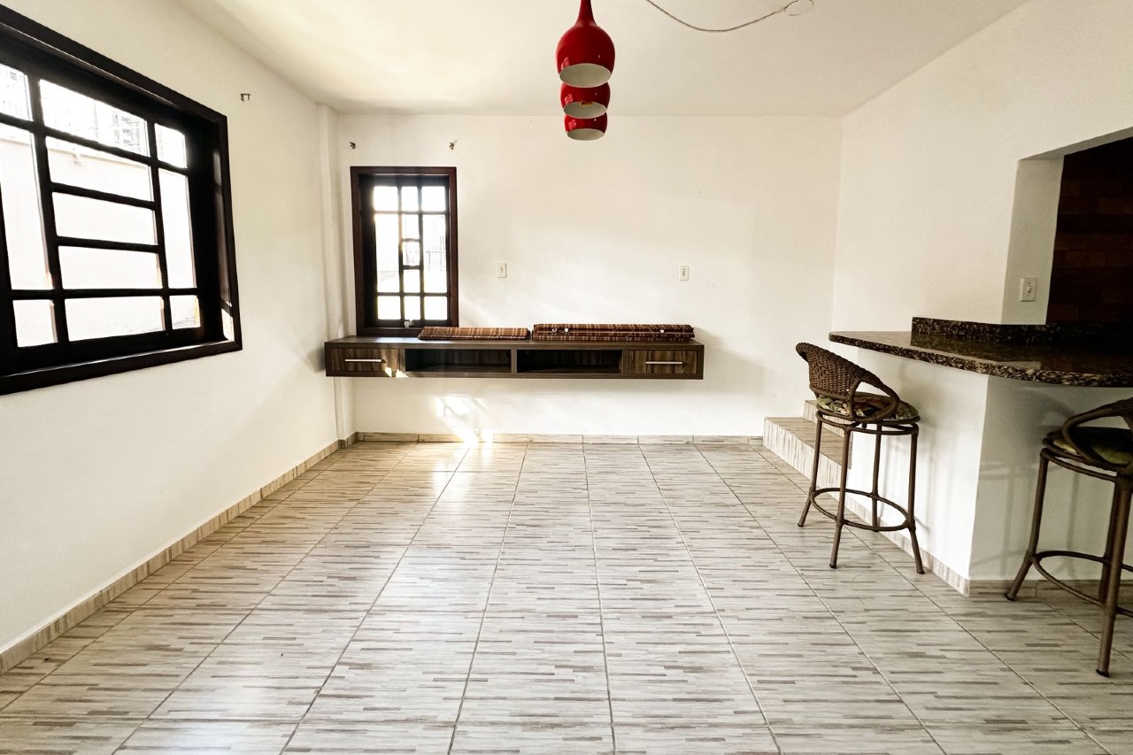 Casa à venda no bairro Escola Agrícola: 