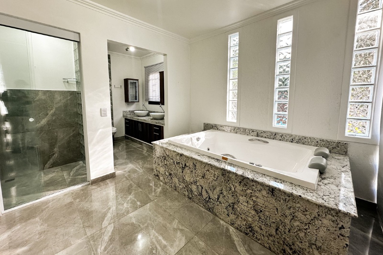 Casa à venda no bairro Escola Agrícola: 