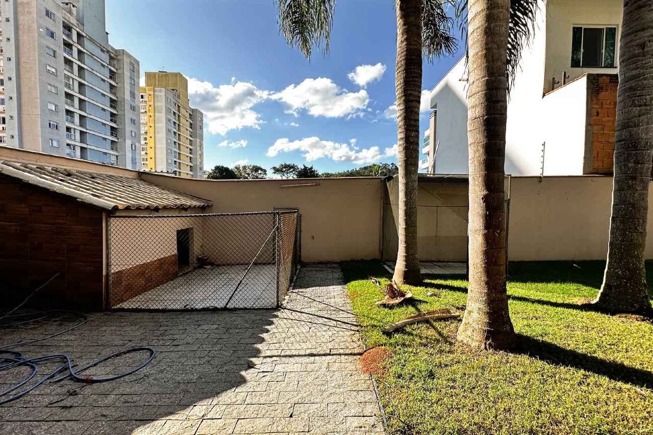 Casa à venda no bairro Escola Agrícola: 