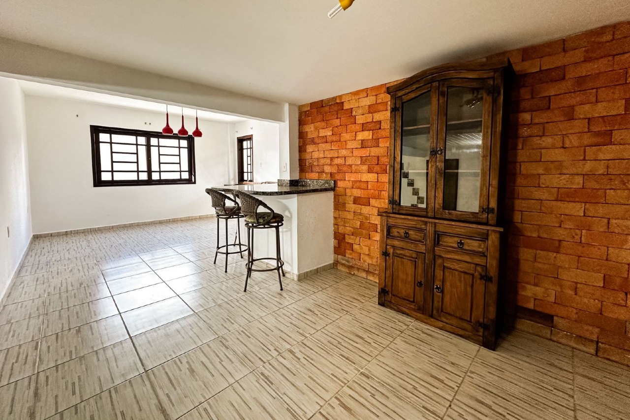 Casa à venda no bairro Escola Agrícola: 