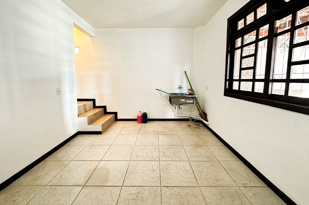 Casa à venda no bairro Escola Agrícola: 