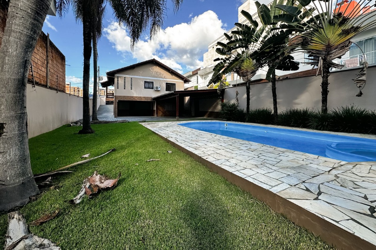 Casa à venda no bairro Escola Agrícola: 