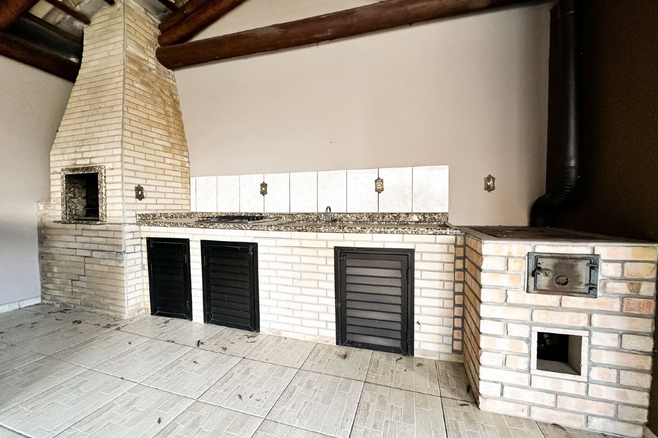 Casa à venda no bairro Escola Agrícola: 