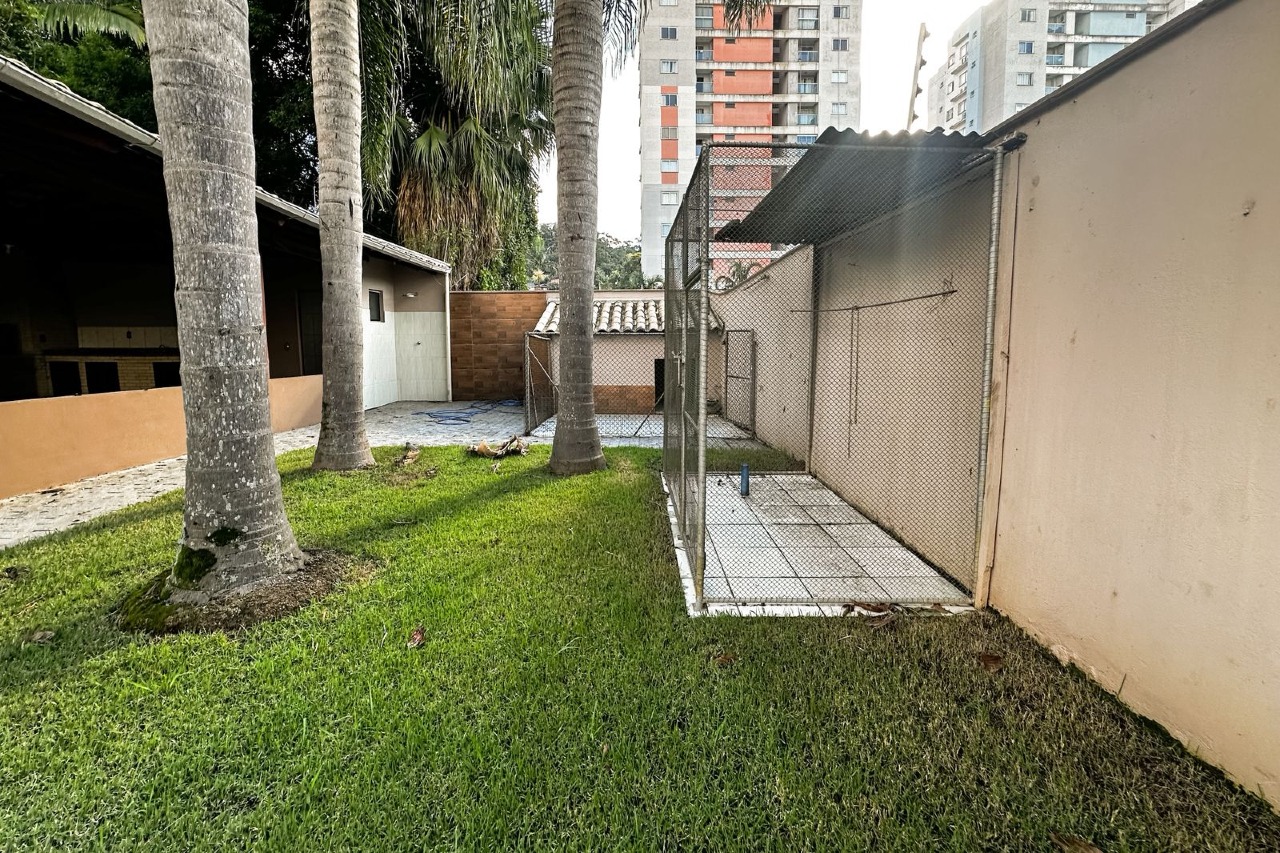 Casa à venda no bairro Escola Agrícola: 