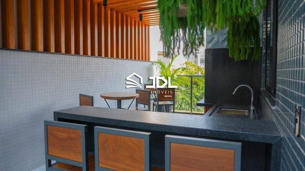 Apartamento à venda no bairro Meia Praia: 