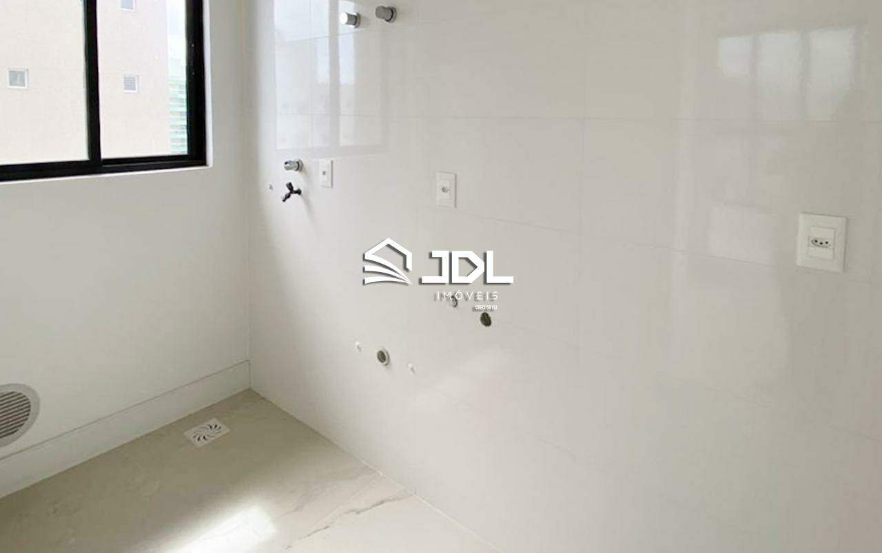 Apartamento à venda no bairro Meia Praia: 