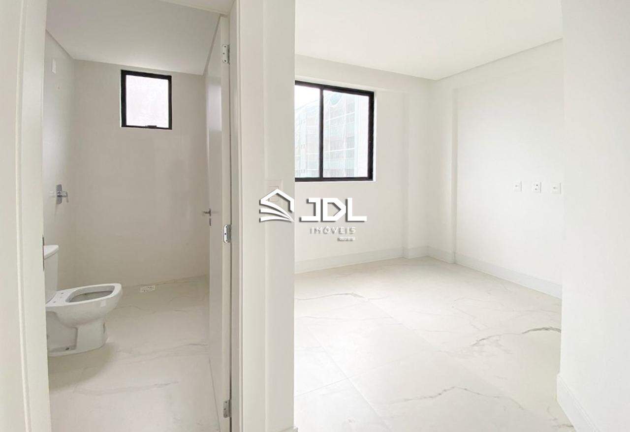 Apartamento à venda no bairro Meia Praia: 