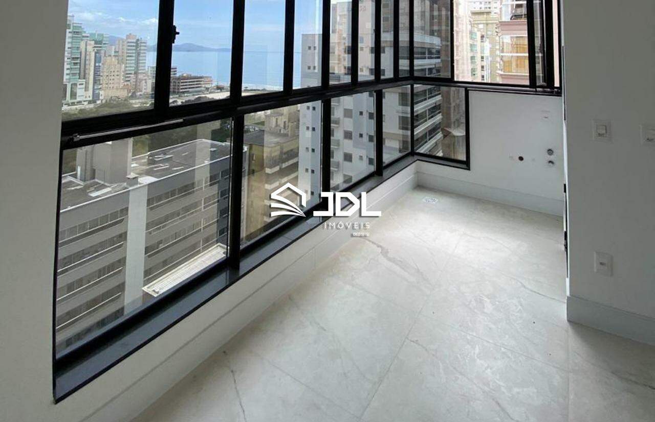 Apartamento à venda no bairro Meia Praia: 