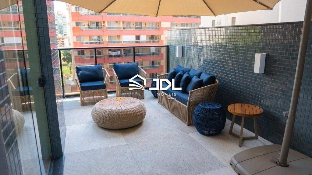 Apartamento à venda no bairro Meia Praia: 