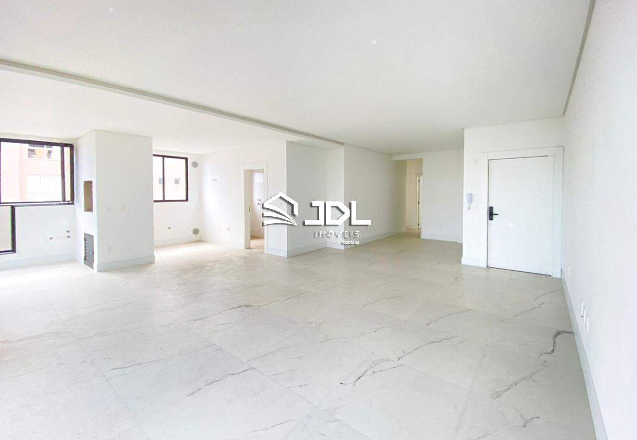 Apartamento à venda no bairro Meia Praia: 