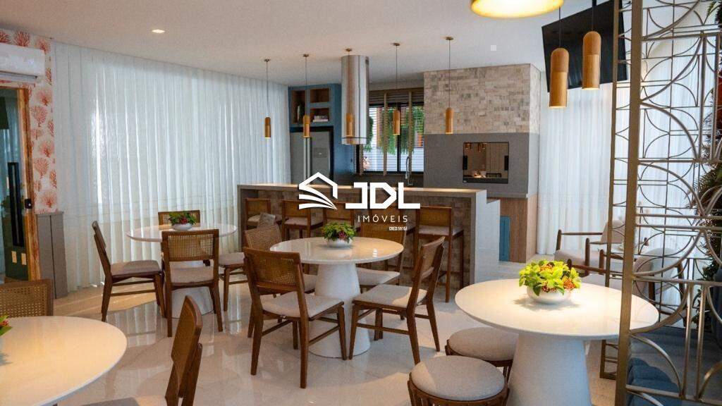 Apartamento à venda no bairro Meia Praia: 