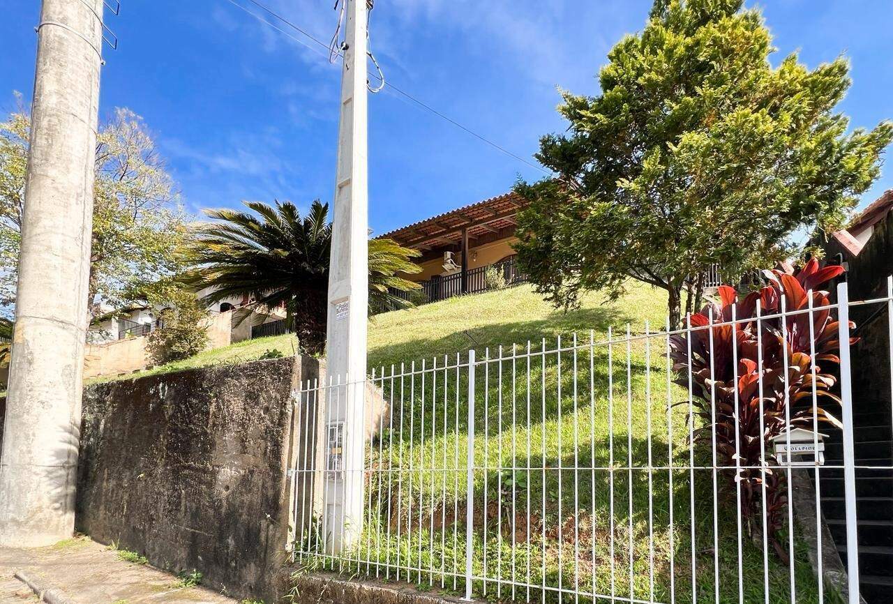 Casa à venda no bairro Velha: 