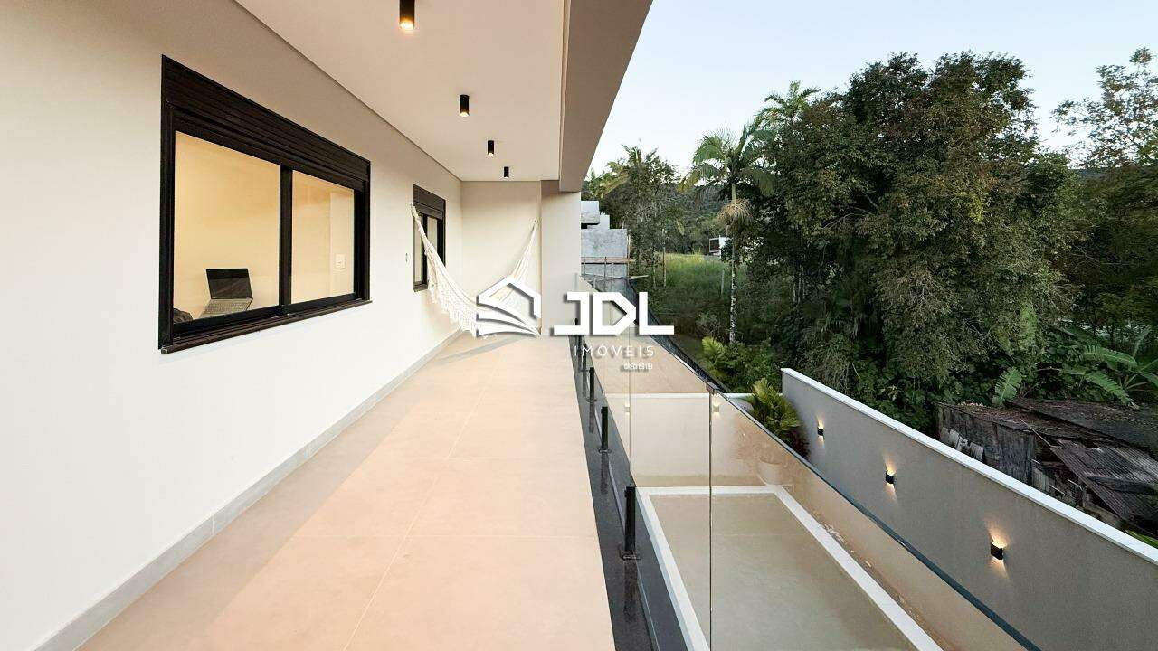 Casa à venda no bairro Velha: