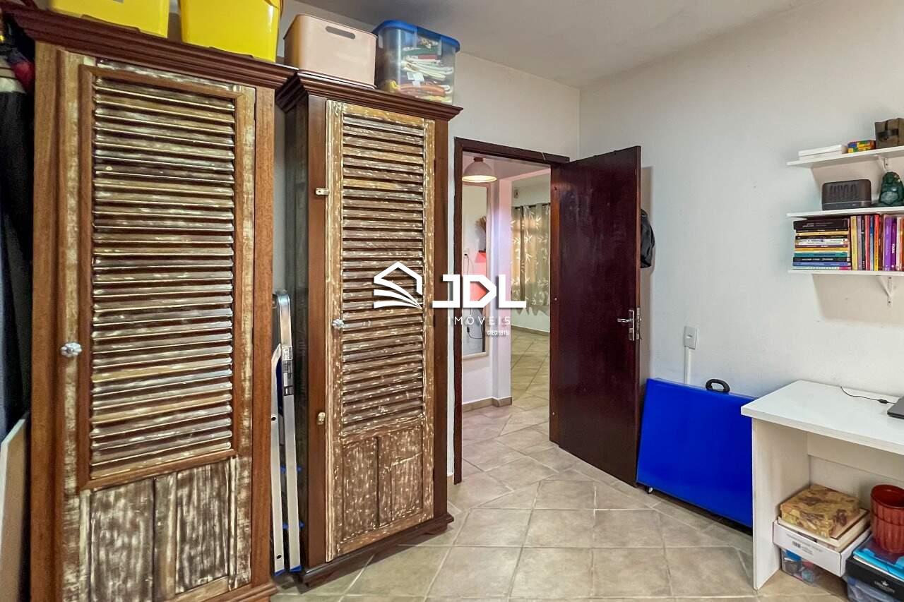 Casa à venda no bairro Velha Central: 