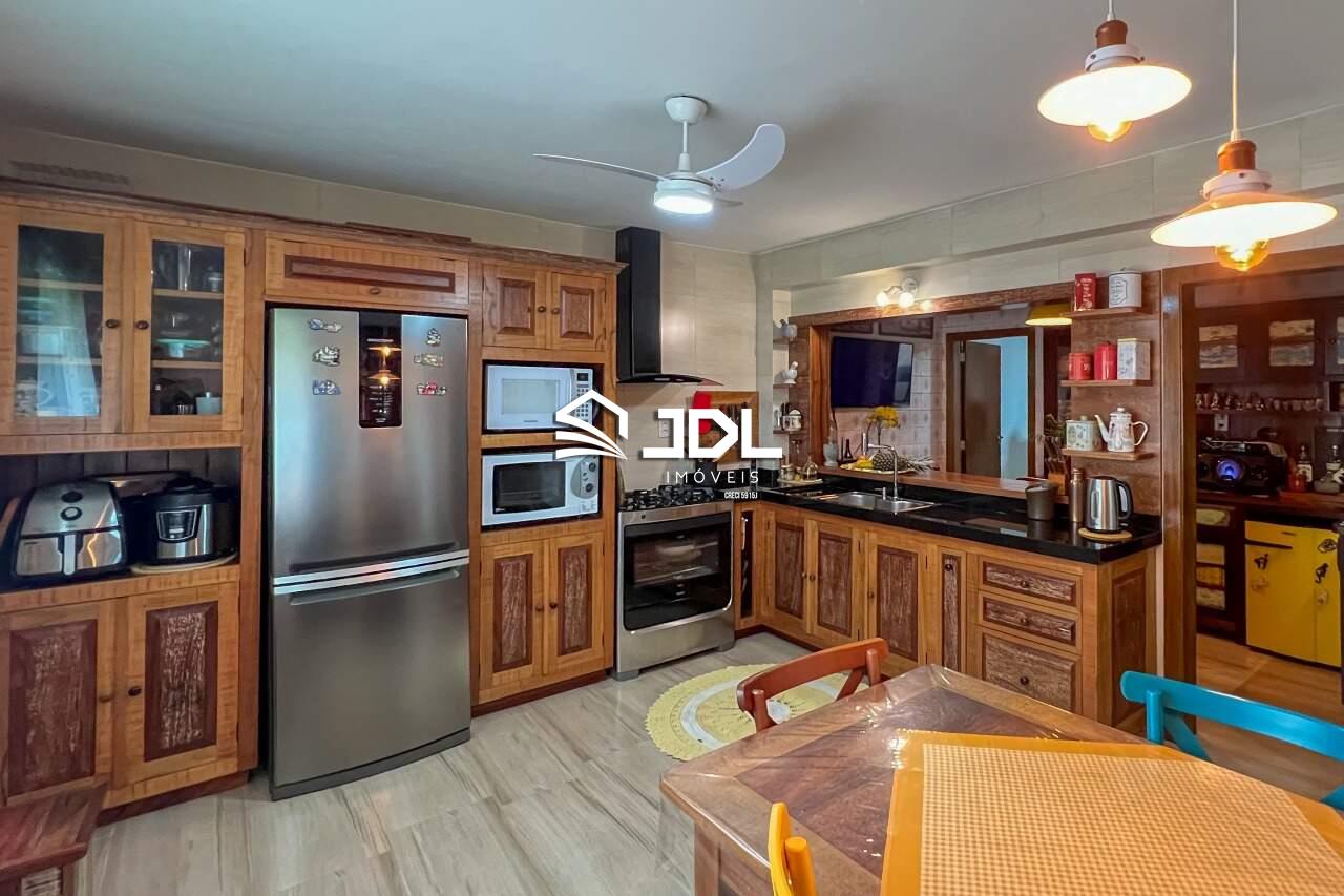 Casa à venda no bairro Velha Central: 