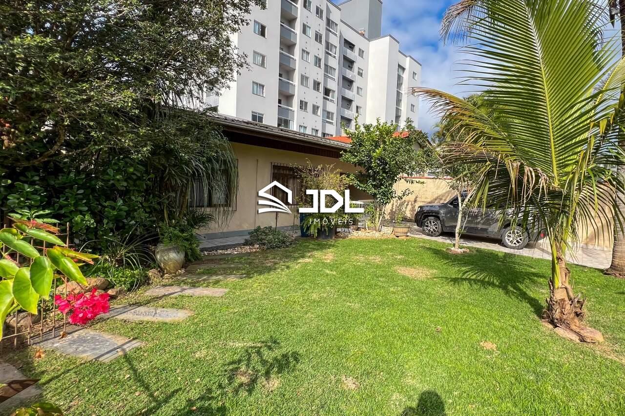 Casa à venda no bairro Velha Central: 