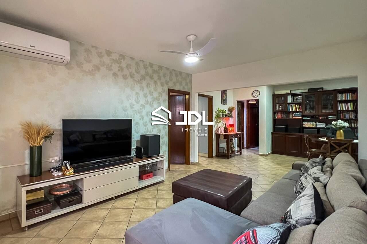 Casa à venda no bairro Velha Central: 